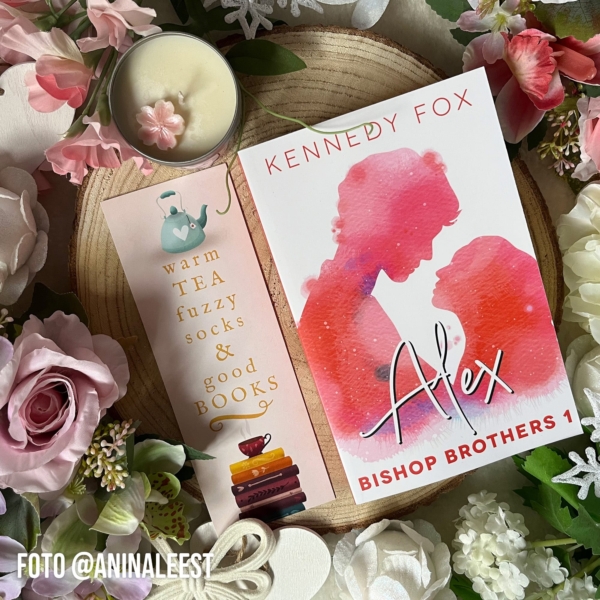 Warm tea, fuzzy socks & good books | Boekenlegger