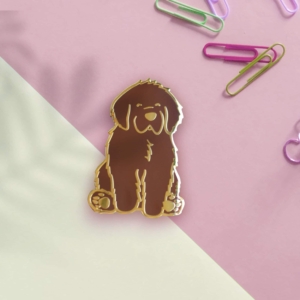 Brown Newfoundland dog | Hard emaille pin